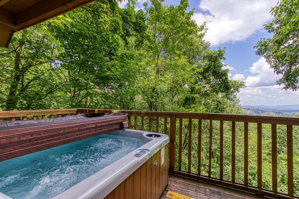 Serenity Heights, Amazing Views, Hot Tub Pool Access, 1089 Free Tickets Each Paid Day, Dollywood Gatlinburg Zewnętrze zdjęcie