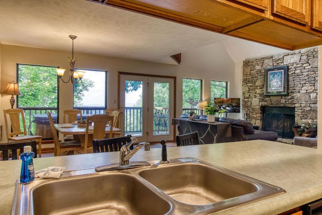 Serenity Heights, Amazing Views, Hot Tub Pool Access, 1089 Free Tickets Each Paid Day, Dollywood Gatlinburg Zewnętrze zdjęcie